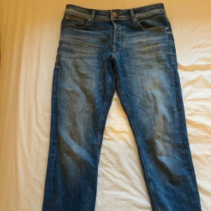 Jack & Jones jeans Comfort Mike  - Säljer nu minna jeans som jag nu växt ur vid frågetecken är det bara att skriva!