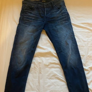 Jack & Jones jeans Comfort Mike  - Nu säljer jag minna icke använda jeans för att dom var för små släpps till bra pris skriv vid funderingar 