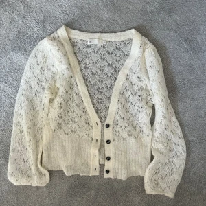 Gullig kofta - Supersöt, men kommer tyvärr inte till användning ☺️