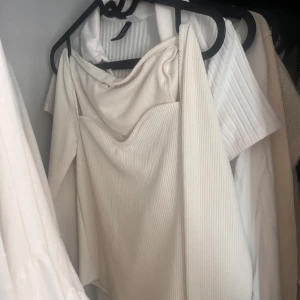 Toppar 45kr/st - Alla är i fint skick, Stl. S & XS. Skriv för specifikation  Kan mötas upp eller frakta