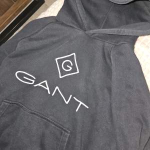 Gant hoodie  Svart Storlek 16 år