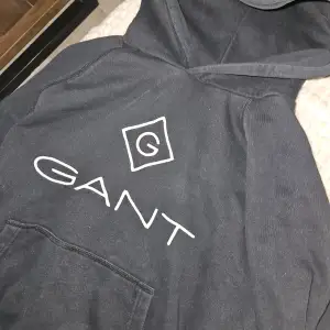 Gant hoodie  Svart Storlek 16 år