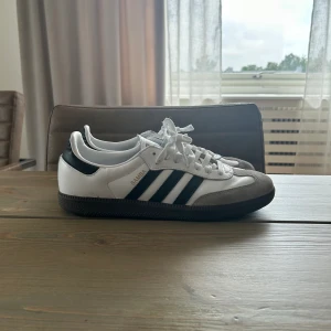 Adidas Samba og - Adidas Samba Og i storlek 44, Sparsamt använda nästan ny skick. Inget og