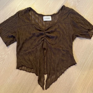 Brun topp - Brun topp i väldigt bra skick!