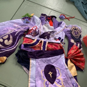 Raiden Shogun Cosplay - Raiden shogun genshin impact cosplay, a few stains. Worn about 5 times. Cannot and will not make sure that every accesorie is still there.