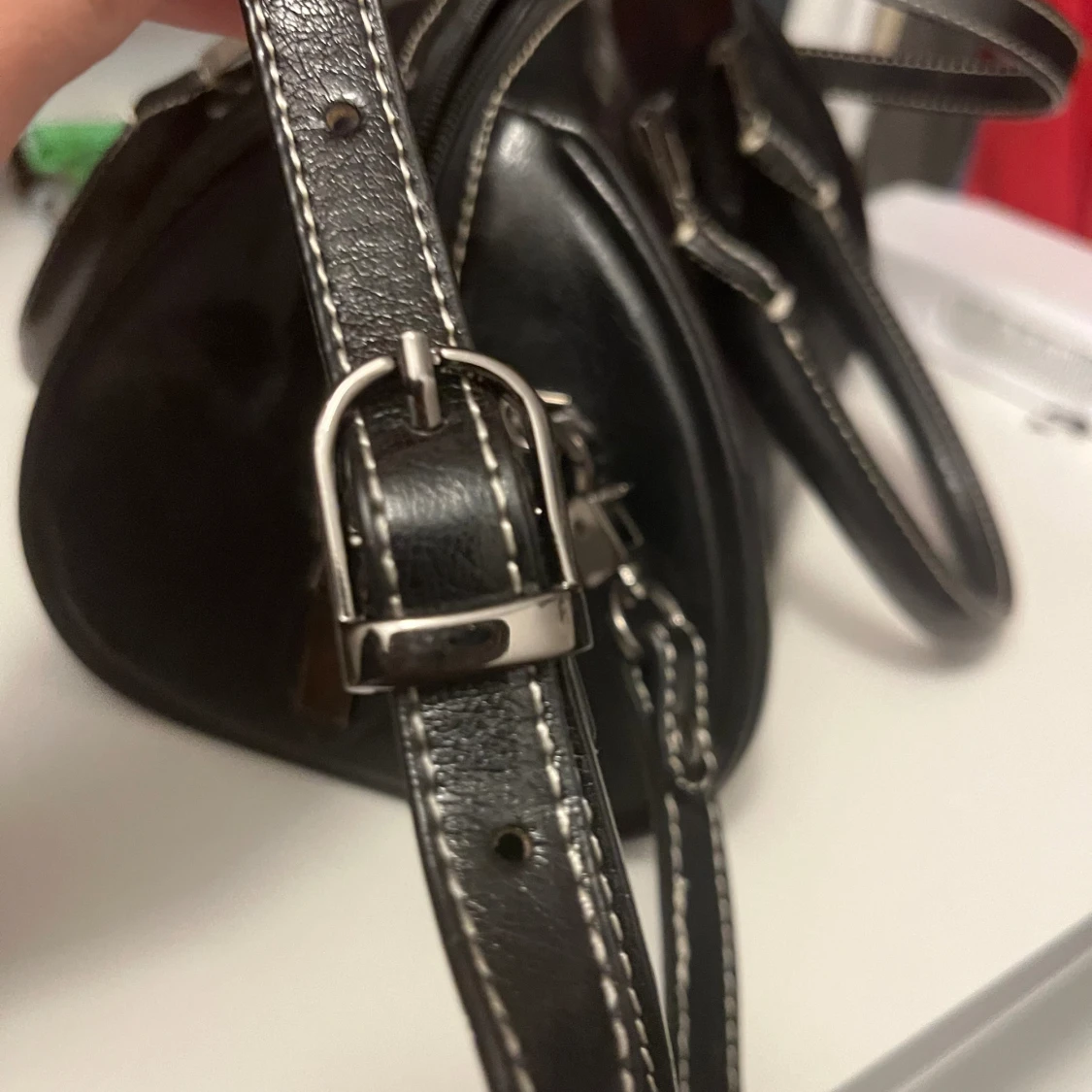 Handväska (axelrem tillkommer) - 90