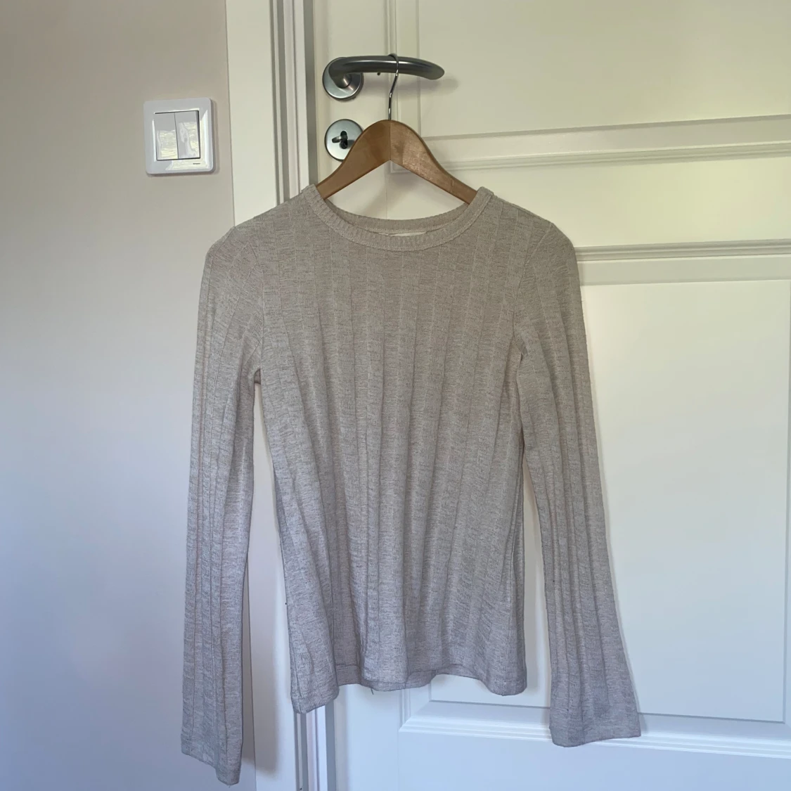 Beige stickad tröja