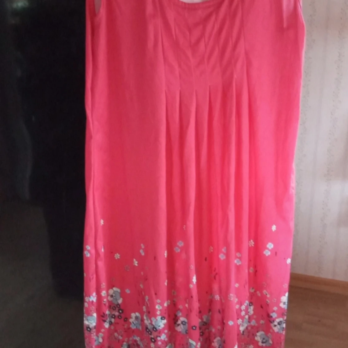 Röd mönstrad sommarklänning stl L 