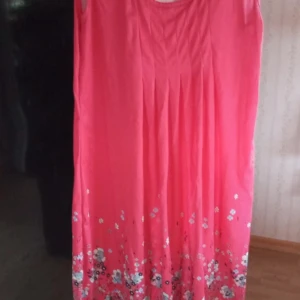 Röd mönstrad sommarklänning stl L  - Fin röd mönstrad sommarklänning i stl L.