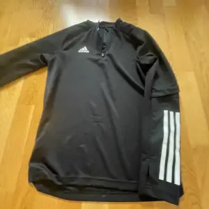 Adidas tröja i storlek 152