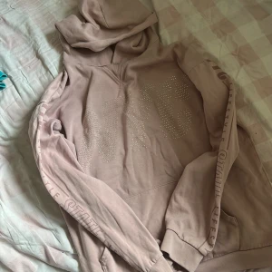 Hoodie  - Använt få gånger bara 