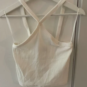 Vitt linne - Gulligt linne från Gina som jag aldrig har använd🤍