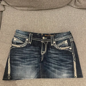 Rock revival kjol - Var från första början skinny jeans men sydde om till en kjol så går inte att köpa