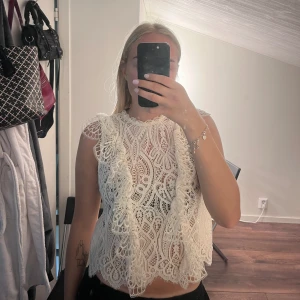 Zara topp - Super fin zara topp❣️ knappt använd, passar s som m! Skriv vid frågor/bilder🙏🏼 pris kan diskuteras 