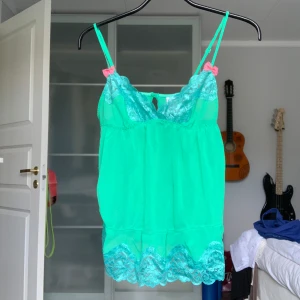 Lingerie Set - Ett oanvänt vintage lingerie set i grön färg. 