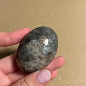 Månsten - En större Palmstone i månsten men helt otroliga flashes! Superfin verkligen  Hör av er om ni har några frågor <3 Endast Swish 