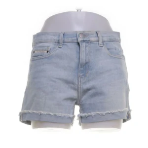 Jeansshorts  - Perfekta calvin klein shorts med mönster på bakfickorna, skriv vid intresse osv 💗