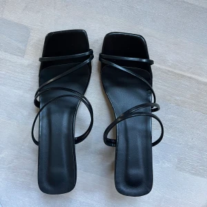 Klackar 👠  - Fick hem ett par klackar som var stora! Aldrig använda 💓  