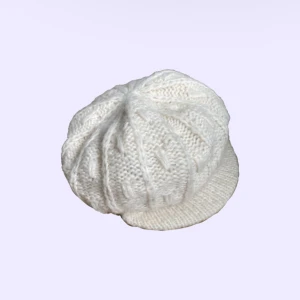 stickad keps 🤍 - jättefin stickad keps köpt secondhand🤍🫶🏼