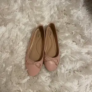 Ett helt par nya rosa Ballerina skor 🩰