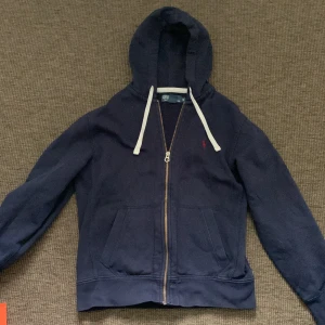 Ralph Lauren zip huodie - Stolek M. Säljer pga för liten. Bra Skick.