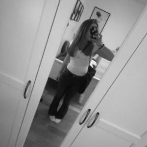 bik bok topp - säljer min vita bik bok topp som kommer vara perfekt till sommaren💗 säljer för att den inte passade som jag ville😕 köpt för ca 279kr och säljer för 150kr💗