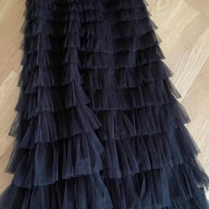 Ny fin kjol - Ny Svart kjol i storlek L