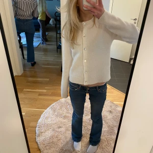 Fin stickad glittrig kofta - Denna fina kofta säljer jag eftersom att den inte kommer till användning längre (inga defekter) kom privat för frågor 