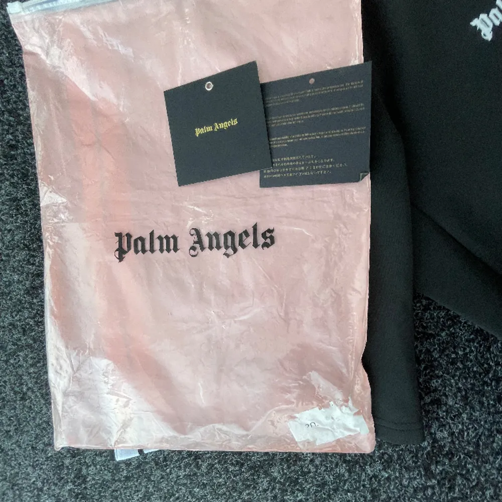 Palm angel shorts, pris 300kr.. Shorts.