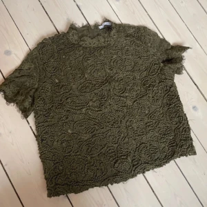 blus - jätte cool blus från zara, aldrig använd då den är för liten💞