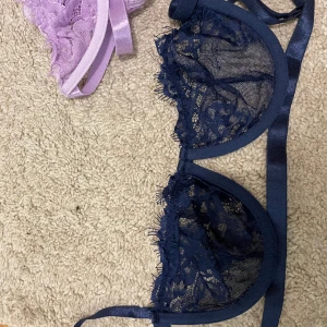 Spetsbh - Spetsbh storlek s men passar storlek xs// a-b kupa. Endast testad