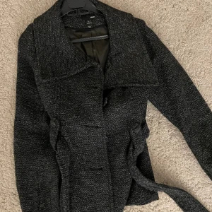 Grå kappa - Kappa från hm, knappt använd. Nyskick storlek xs 