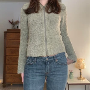 Vintage kofta - Ljusgrön zipup med lite utsvängda ärmar! Vintage Kappahl 🤎
