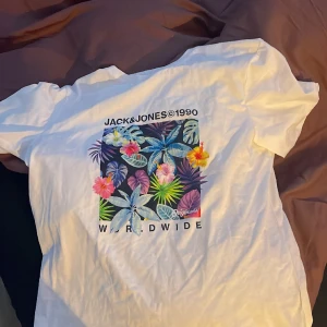 Jack an Jones t shirt - Helt ny alldrig använd för den är för stor för mig