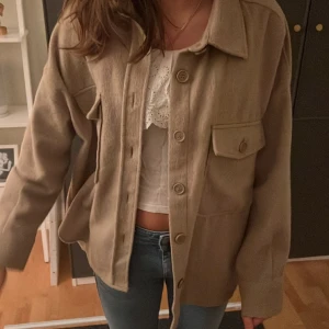 Fleece-kappa - Fleece kappa från Gina i jätte fint skick och använd fåtal gånger. 