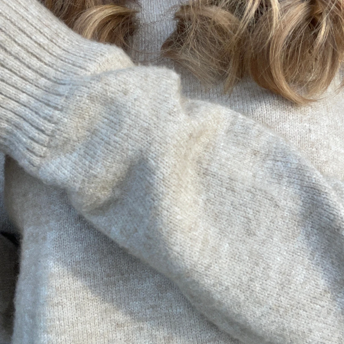 Stickad beige vila tröja  - 90