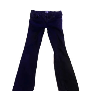 lowwaist jeans - dm för mer information ❤️❤️ orginal pris 400 från lager 157