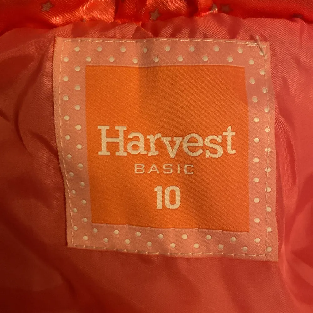 Brand: Harvest - Basic wear Sleeveless jacket in pink Size: 10 years old Condition: very good. Jackor.