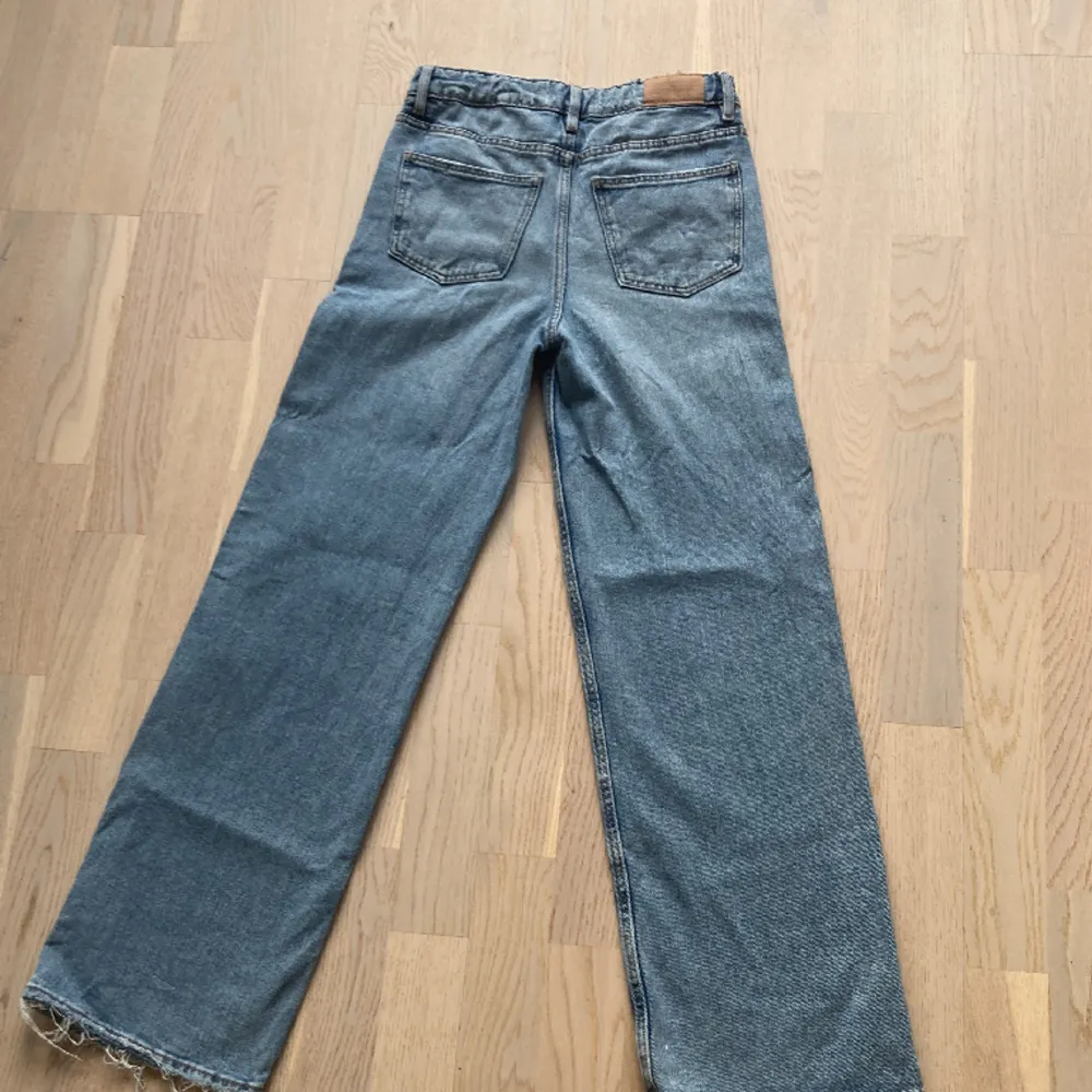 Mid/high waist jeans från gina Tricot young, fint skick. Jeans & Byxor.