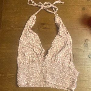 Topp/sommar linne - Andvänt 1 gång, bra skick. Köpt från Vero Moda i Norrköping . Nypris 199kr. 