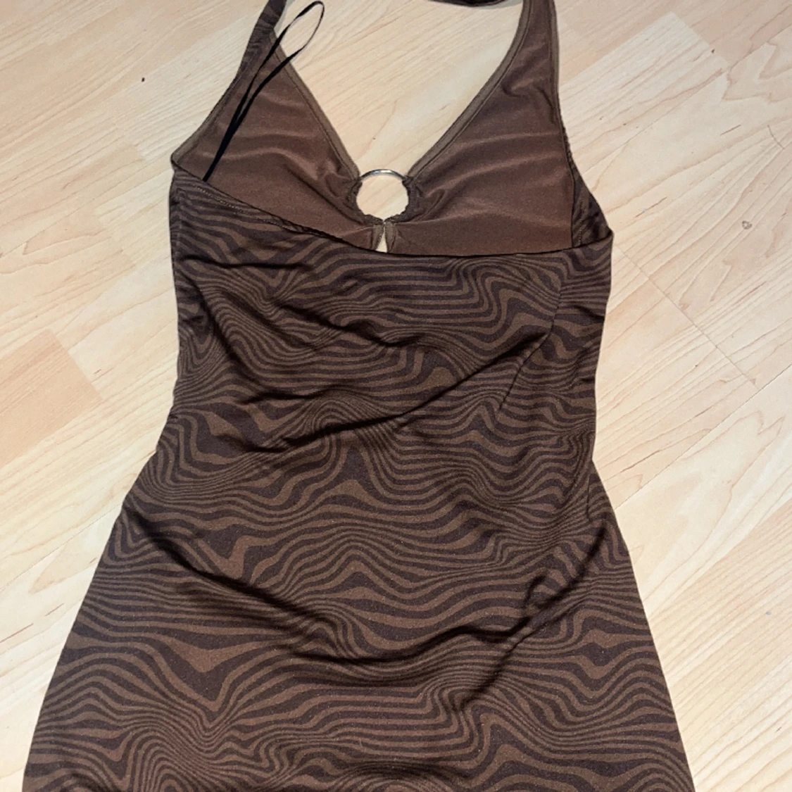 Mönstrad fest klänning brun - 91