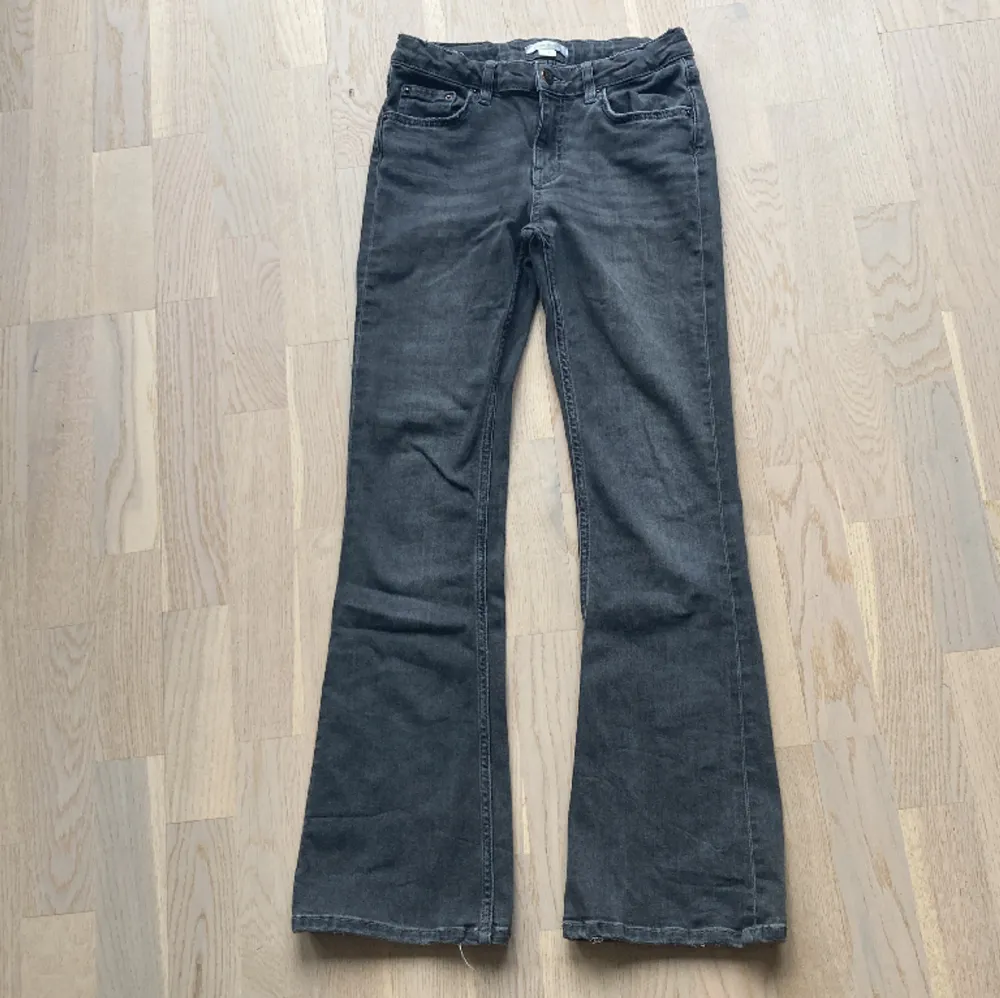 Low waist jeans från gina tricot Young, fint skick. Jeans & Byxor.