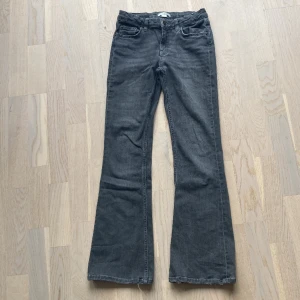 Low waist perfect jeans - Low waist jeans från gina tricot Young, fint skick