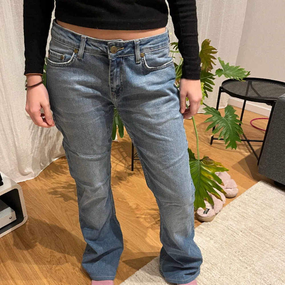 Säljer dessa skitnsnygga vintage jeans i storlek 29 - små i storlek så skulle säga att dom passar en 34-36!! . Jeans & Byxor.