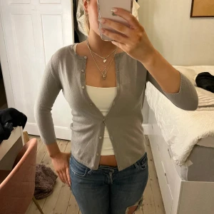 Kofta - Jättesöt trekvartsärmad kashmir kofta.😍😍