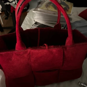 Äkta Bottega Veneta Väska - Pris kan diskuteras men rimliga priser, har dessvärre inte äkthetsbevis