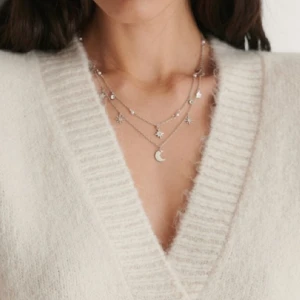 Halsband måne och stjärnor - Halsband från nakd som inte kommit till användning💕