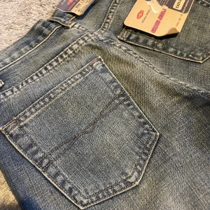 Lågmidjade bootcut jeans - Fina bootcut jeans i nyskick, lapparna finns kvar💕