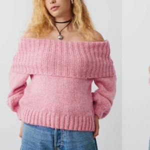 Stickad tröja - Så sjukt fin stickad off shoulder tröja💕köpt på Gina tricot å andvänts några gånger men är i helt nyskick! Säljer då den inte kommer till andvänding!💕
