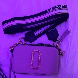 Marc Jacobs väska  - Jätte gullig liknande Marc Jacobs väska, har aldrig använt❤️ 